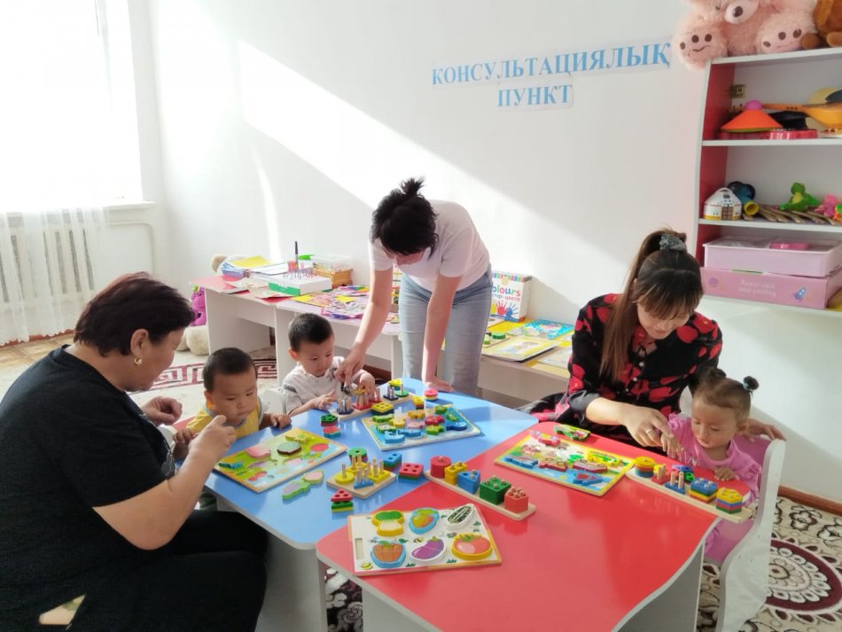 Үстел үсті ойындары арқылы балалардың дамуын қолдау туралы ата-аналармен кеңес